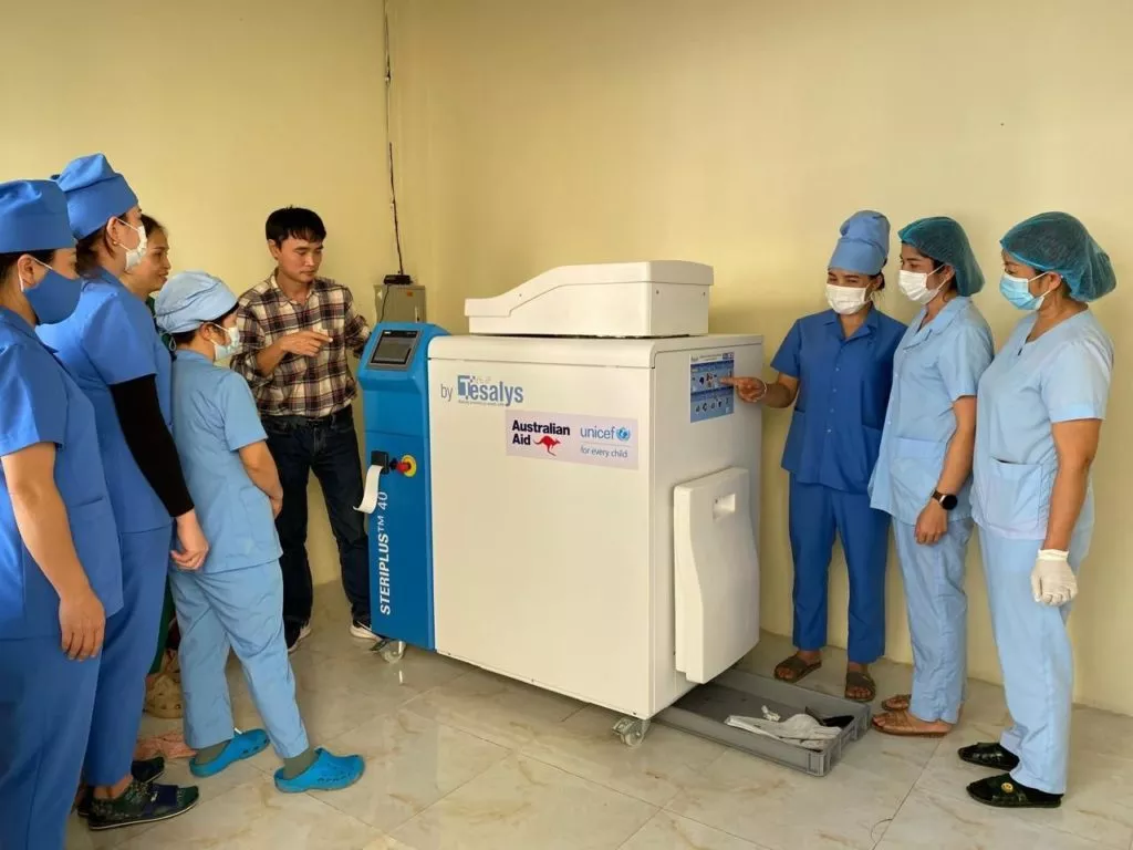 Démonstration de la machine STERIPLUS™ 40 pour déchets médicaux au Vietnam